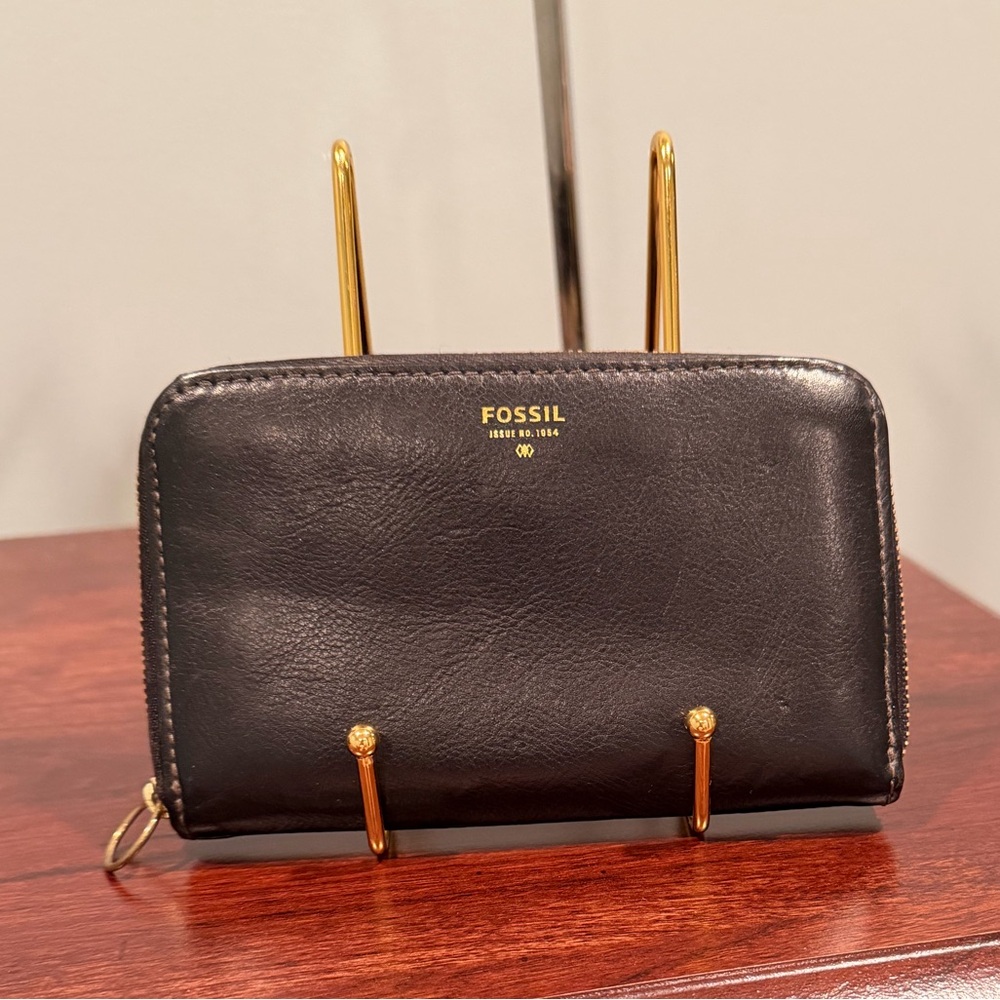 Fossil Black Leather Zip Wallet